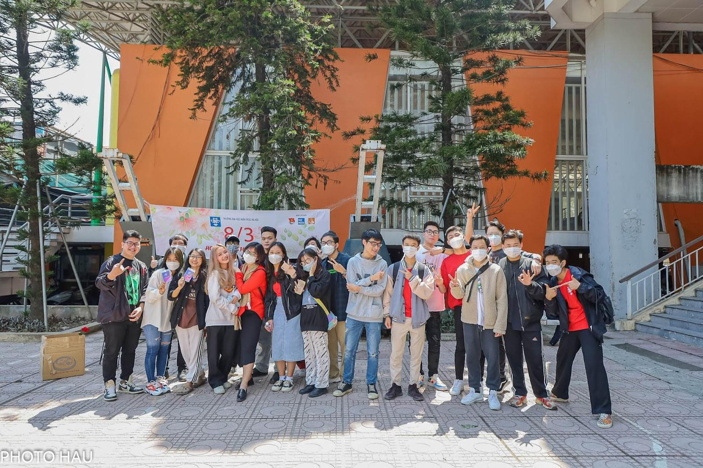 Sinh viên Kiến trúc tự tin, chủ động lên kế hoạch, dàn dựng, tổ chức, trình diễn… rất nhiều sự kiện lớn, nhỏ thu hút các bạn sinh viên. Sinh viên Kiến trúc tự tin, chủ động lên kế hoạch, dàn dựng, tổ chức, trình diễn… rất nhiều sự kiện lớn, nhỏ thu hút các bạn sinh viên.