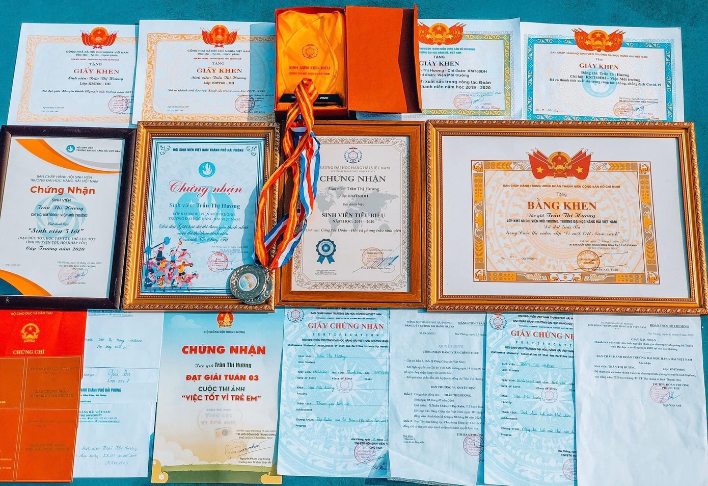 Thành tích Trần Hương đạt được trong năm nhất Đại học. Thành tích Trần Hương đạt được trong năm nhất Đại học.