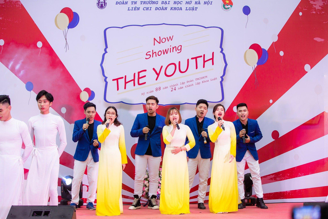 Luôn cháy hết mình với đam mê âm nhạc dù ở nơi đâu. Luôn cháy hết mình với đam mê âm nhạc dù ở nơi đâu.