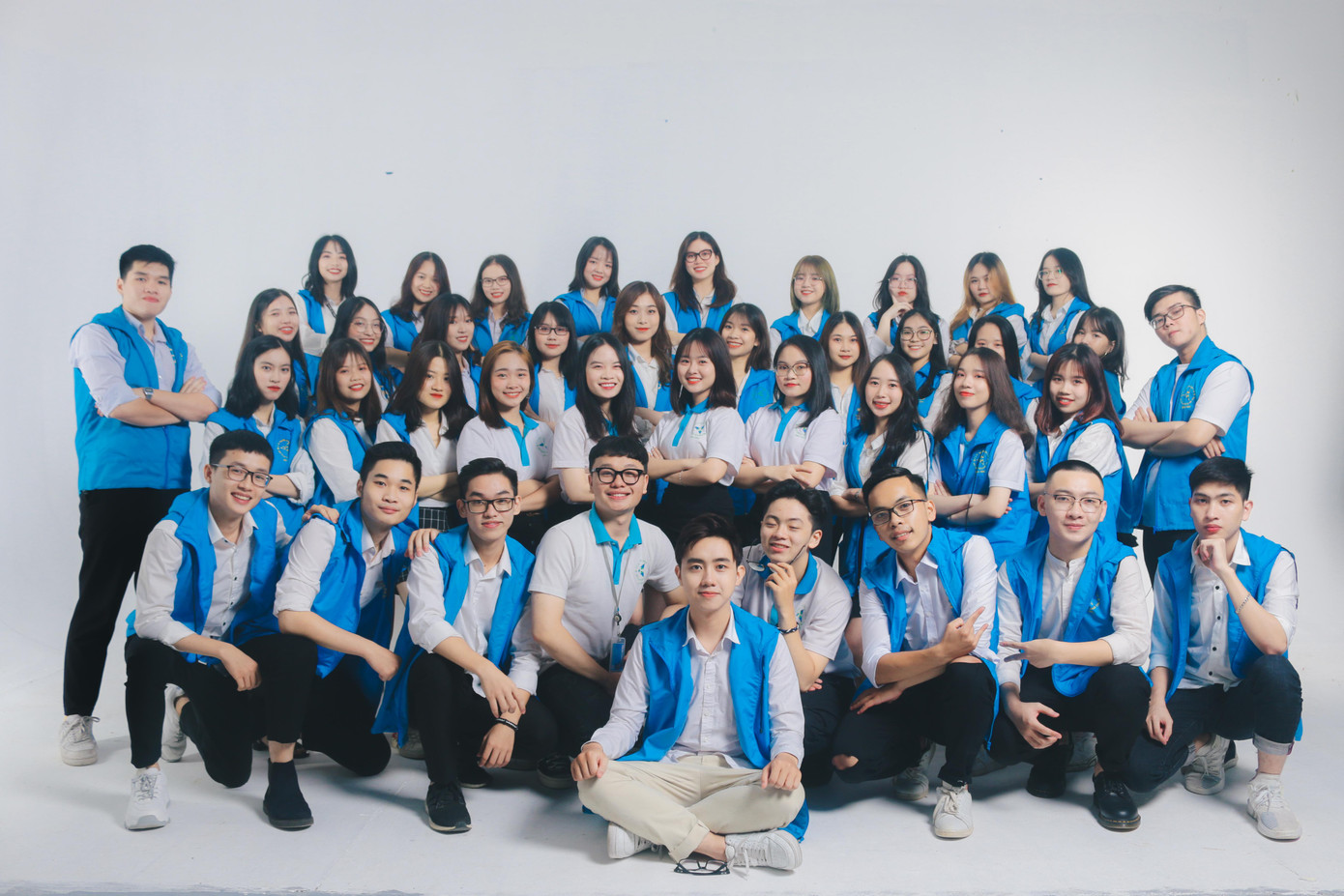 Cùng các thành viên trong CLB.