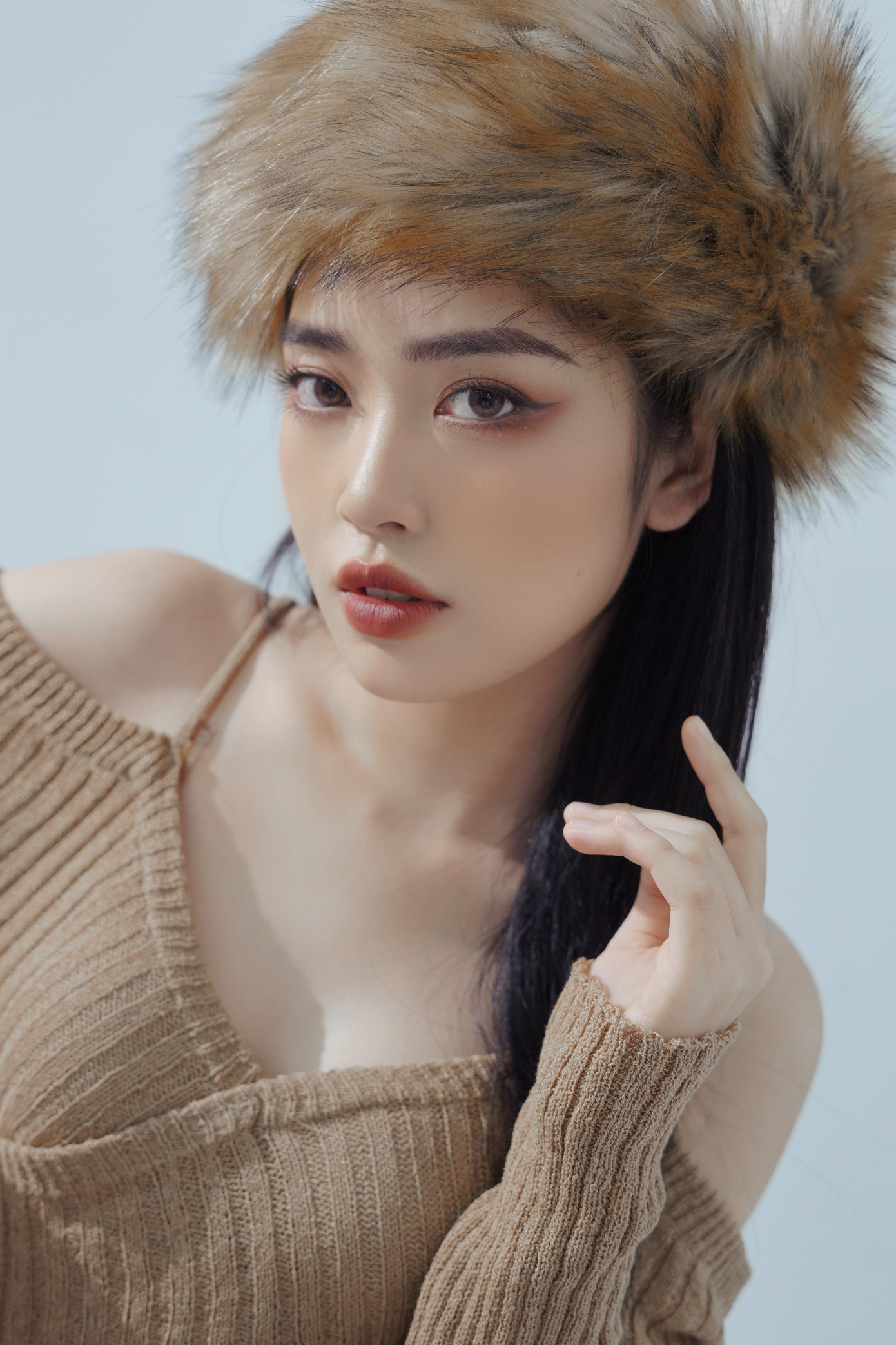 Sở hữu gương mặt thanh tú, sắc sảo mang những nét riêng, Min đã nhận được nhiều sự yêu mến và tin tưởng của các thương hiệu.