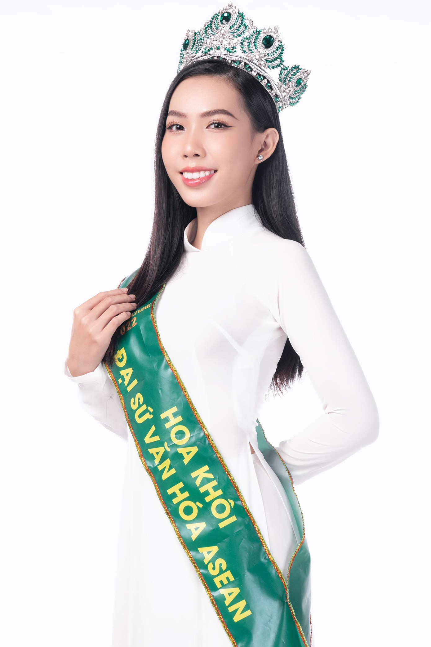 Đoàn Ngọc Hân (sinh năm 2002) hiện đang là sinh viên ngành Ngôn ngữ Anh, chuyên ngành Tiếng Anh Thương mại của trường Đại học Mở TP.HCM. Đoàn Ngọc Hân (sinh năm 2002) hiện đang là sinh viên ngành Ngôn ngữ Anh, chuyên ngành Tiếng Anh Thương mại của trường Đại học Mở TP.HCM.