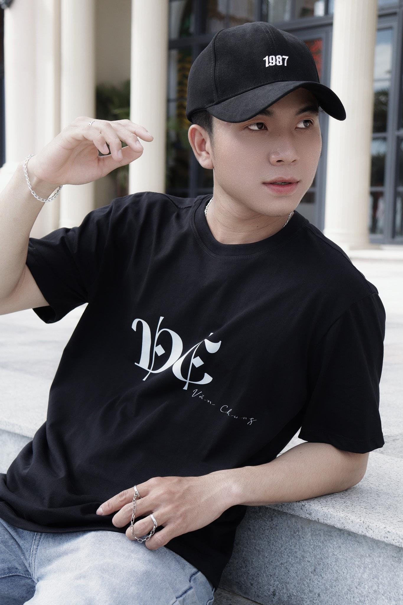 Chung thường xuyên đi chụp ảnh mẫu cho shop thời trang.