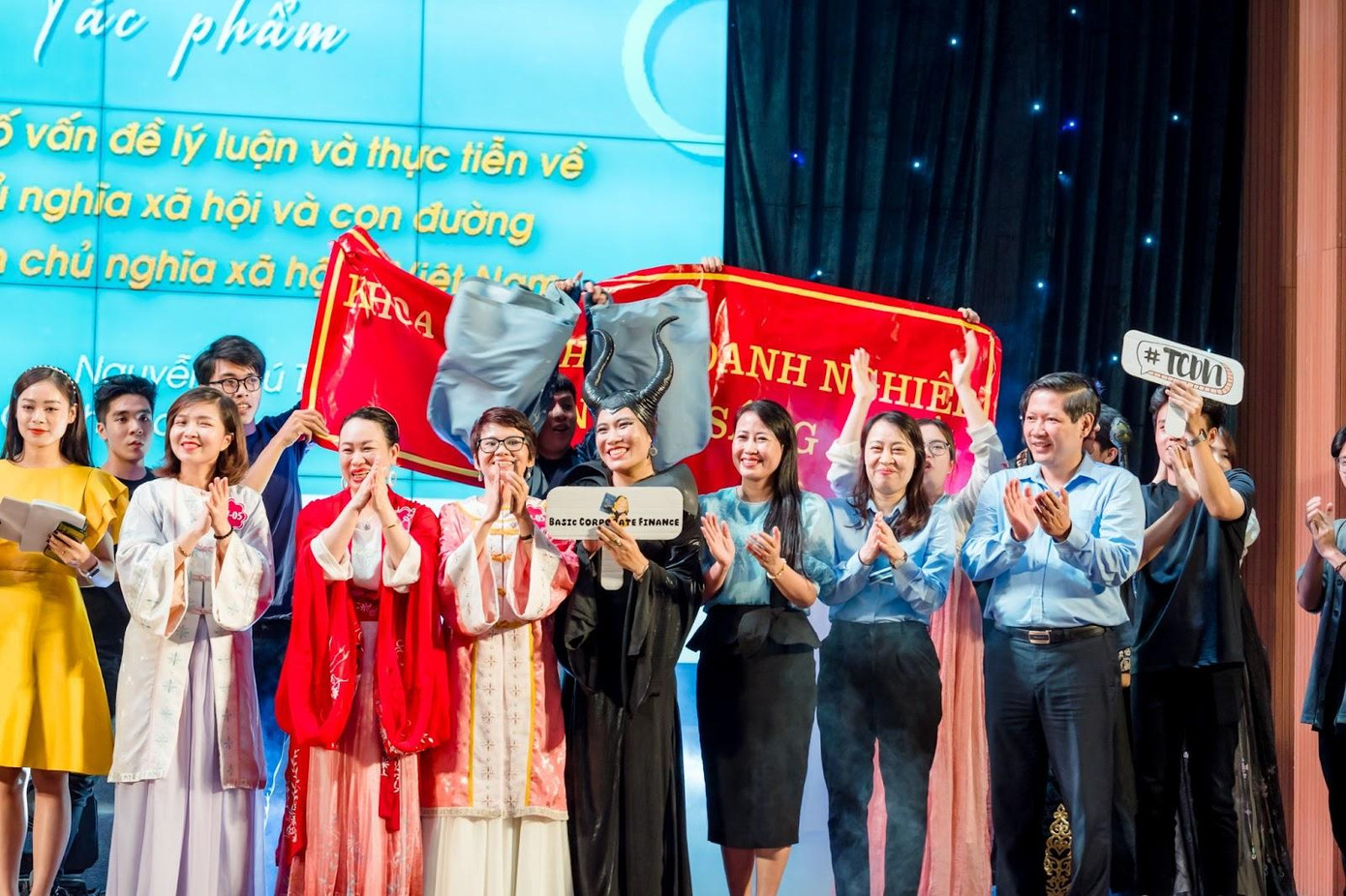 Bài dự thi về cuốn sách của Tổng Bí thư Nguyễn Phú Trọng đạt giải Nhất cuộc thi Giới thiệu sách HVTC ảnh 30