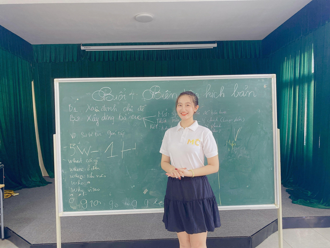 Hoạt động giảng dạy của Minh Phương tại làng trẻ em Birla.