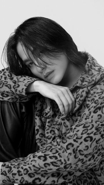 Sở hữu gương mặt điển trai, với mái tóc dài lãng tử, bên cạnh công việc học, Lê Minh còn là người mẫu ảnh chân dung.