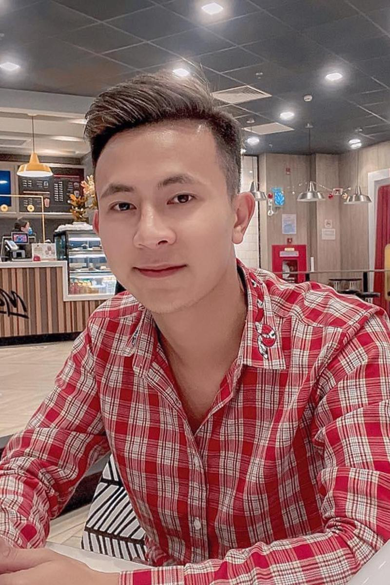 Với lối diễn hài hước, thân thiện, dễ gần Quốc Tuấn dành được nhiều sự quan tâm và yêu thích đến từ các bạn trẻ. Với lối diễn hài hước, thân thiện, dễ gần Quốc Tuấn dành được nhiều sự quan tâm và yêu thích đến từ các bạn trẻ.