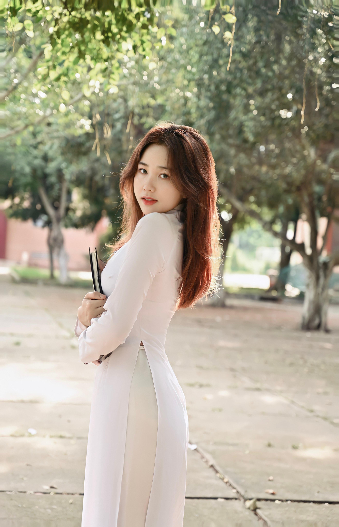 Không để bản thân mãi một màu nhạt nhoà trong mắt mọi người, Tú Uyên luôn nỗ lực tìm kiếm, thử sức với nhiều thể loại nhạc khác nhau.