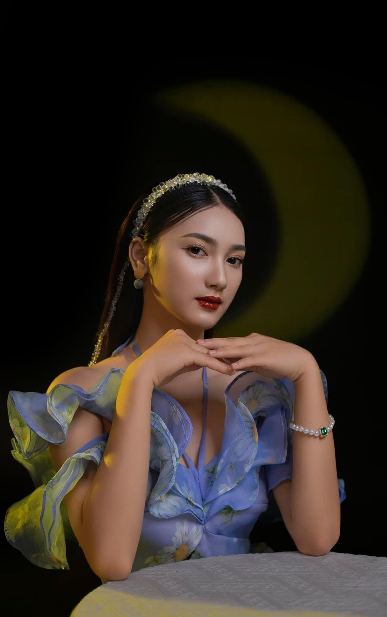 Thúy Hằng (sinh năm 2004) đang là sinh viên năm nhất ngành Truyền thông đa phương tiện của Học viện Phụ nữ Việt Nam.