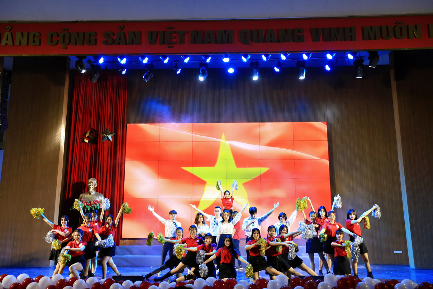 Văn nghệ chào mừng Văn nghệ chào mừng