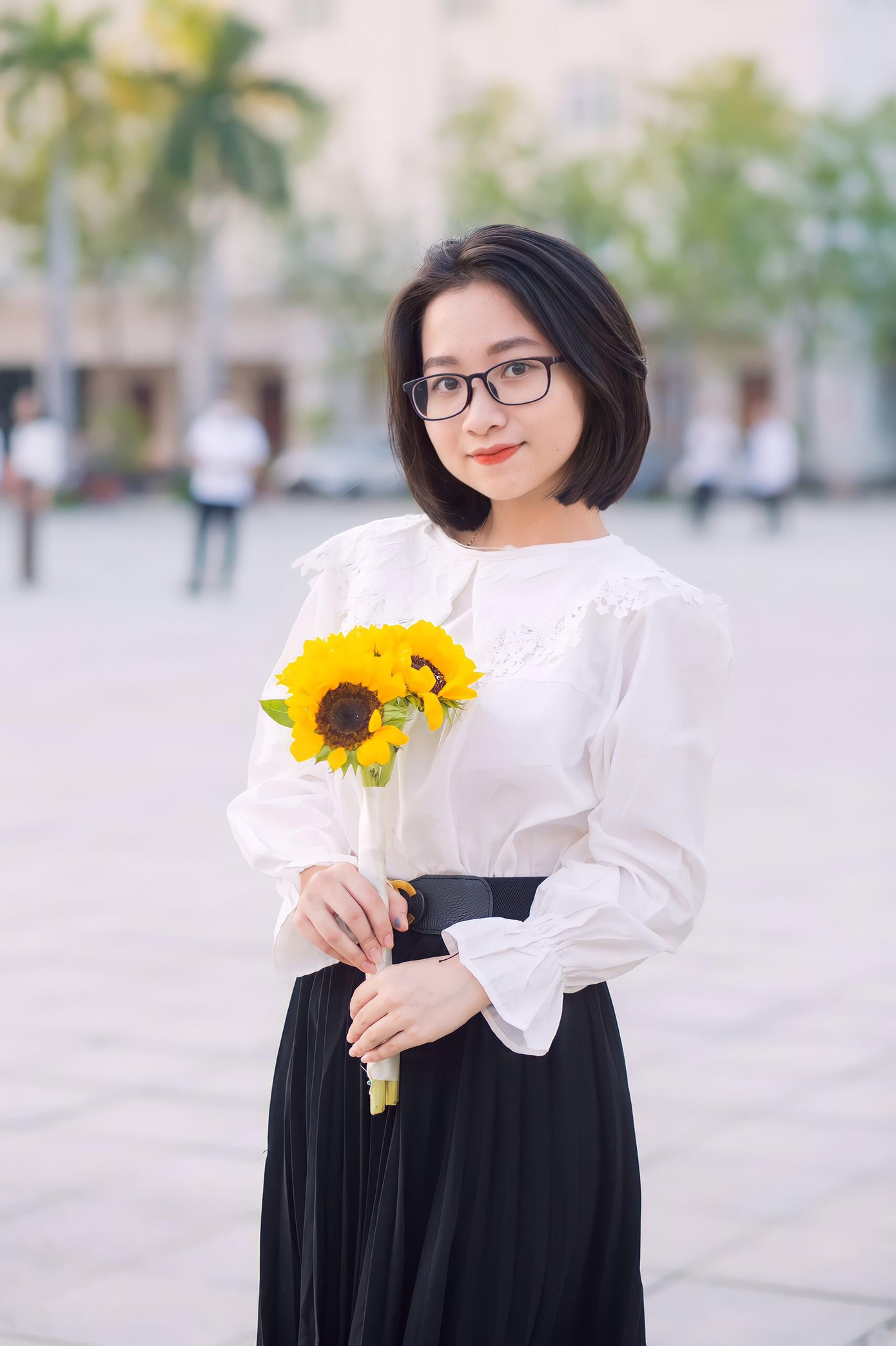 Huyền Chi là sinh viên tiêu biểu xuất sắc, đảm nhiệm nhiều chức danh và luôn gặt hái được nhiều thành tích đáng ngưỡng mộ.