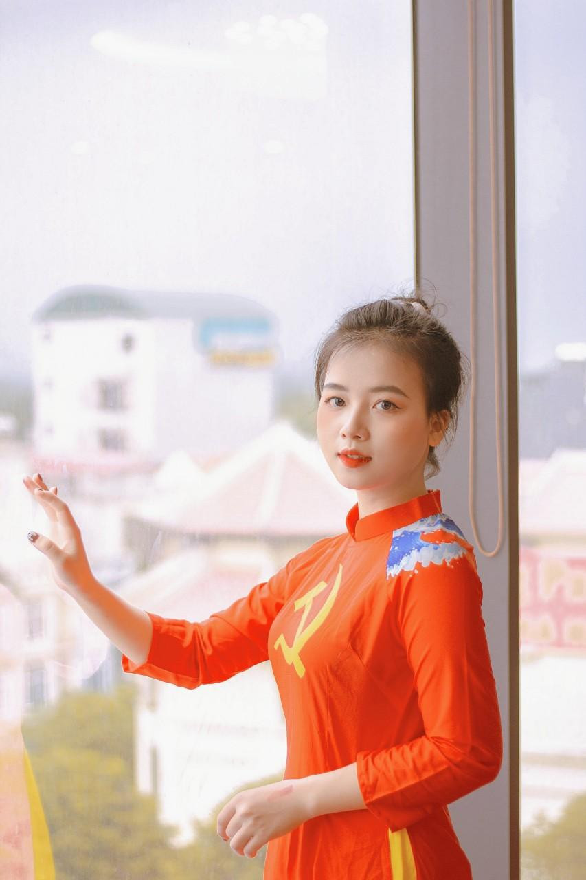 Hồng Thảo tham gia múa nhân dịp Báo Phú Thọ tổ chức Lễ kỷ niệm 60 năm ngày xuất bản số đầu. Hồng Thảo tham gia múa nhân dịp Báo Phú Thọ tổ chức Lễ kỷ niệm 60 năm ngày xuất bản số đầu.