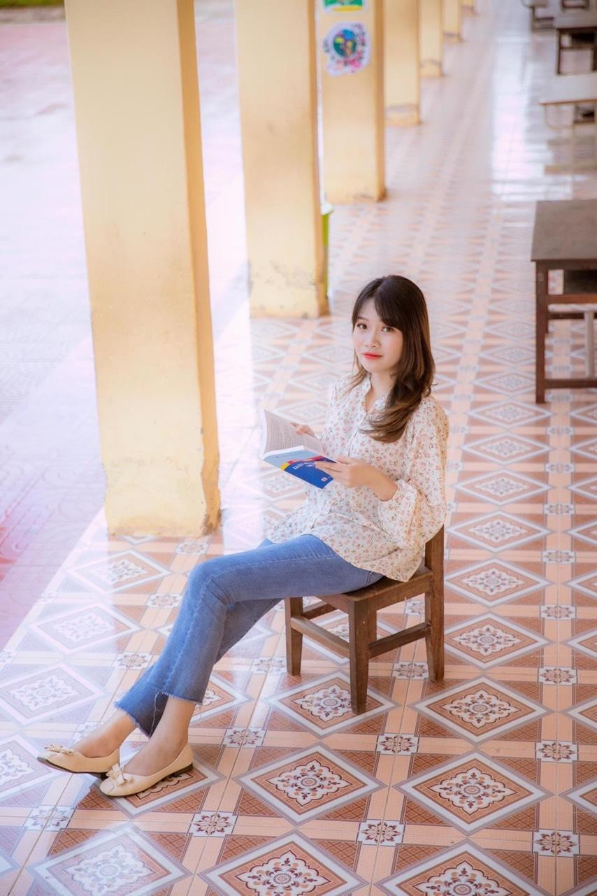 Hoàng Hương Giang (sinh năm 2001) sinh ra và lớn lên tại mảnh đất “Chuối ngọt, xoài thơm” huyện Yên Châu, tỉnh Sơn La.