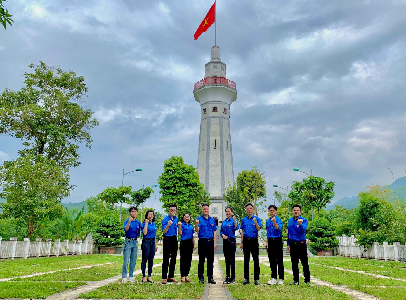 Thái Minh cùng các tình nguyện viên tích cực tham gia các hoạt động tình nguyện vì cộng đồng. Thái Minh cùng các tình nguyện viên tích cực tham gia các hoạt động tình nguyện vì cộng đồng.