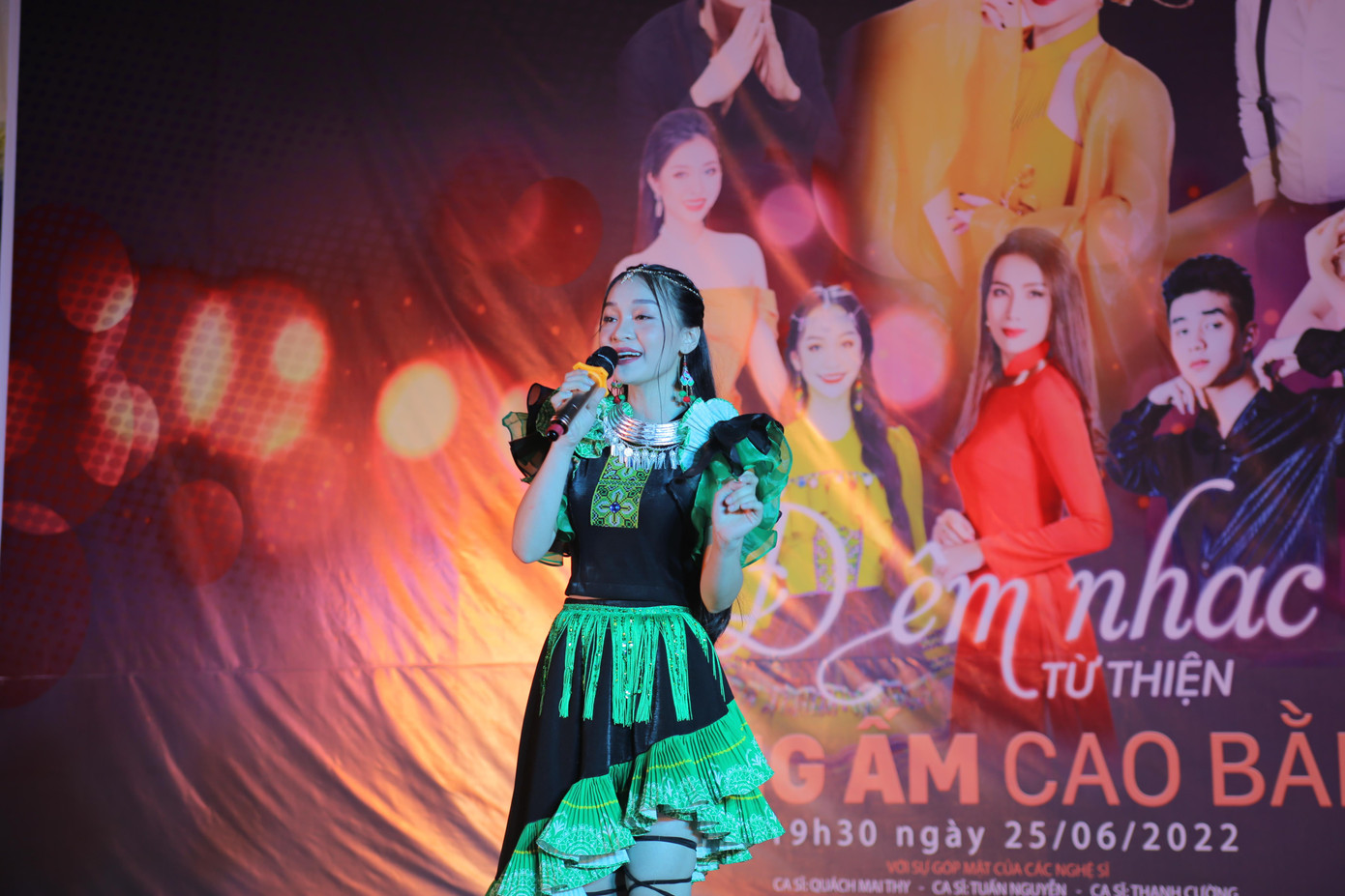 Minh Ngọc hết mình trong trong đêm liveshow từ thiện. Minh Ngọc hết mình trong trong đêm liveshow từ thiện.