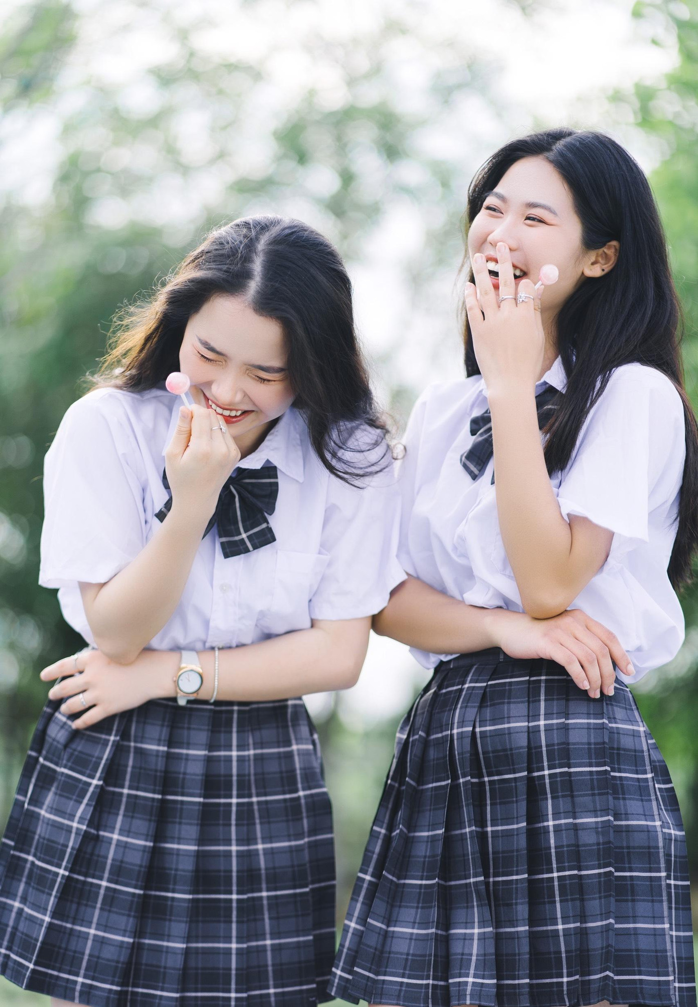 Những hình ảnh đẹp của Huyền Trang với người bạn thân. Những hình ảnh đẹp của Huyền Trang với người bạn thân.