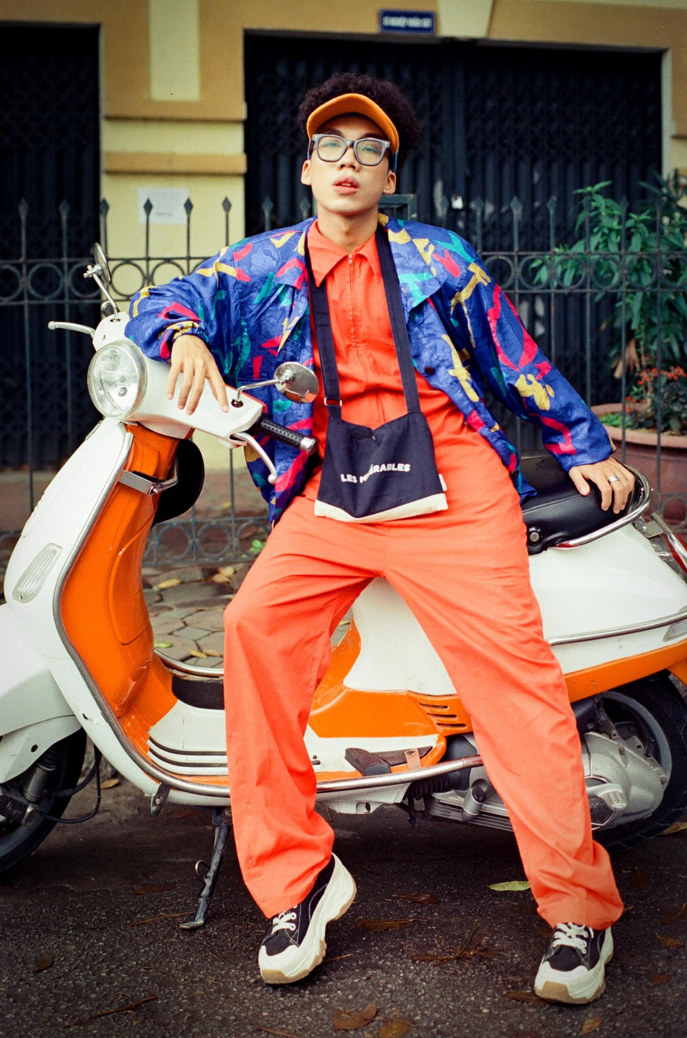 Trung Nghĩa chia sẻ: "Tuy cuộc sống tự lập, tự lo cho bản thân cũng vất vả, nhiều khi thiếu thốn đủ đường nhưng chắc sự đam mê nghề, đam mê diễn xuất giúp mình vượt qua khó khăn đó." Trung Nghĩa chia sẻ: "Tuy cuộc sống tự lập, tự lo cho bản thân cũng vất vả, nhiều khi thiếu thốn đủ đường nhưng chắc sự đam mê nghề, đam mê diễn xuất giúp mình vượt qua khó khăn đó."