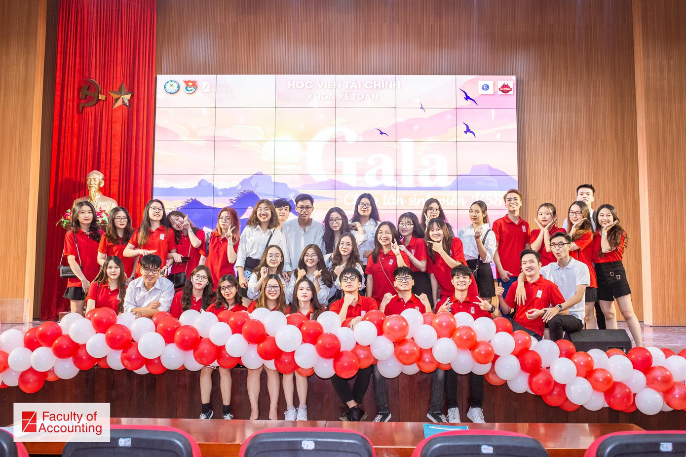 Lan Anh tích cực tham gia các CLB cùng những hoạt động Đoàn - Hội do Khoa, Học viện tổ chức.