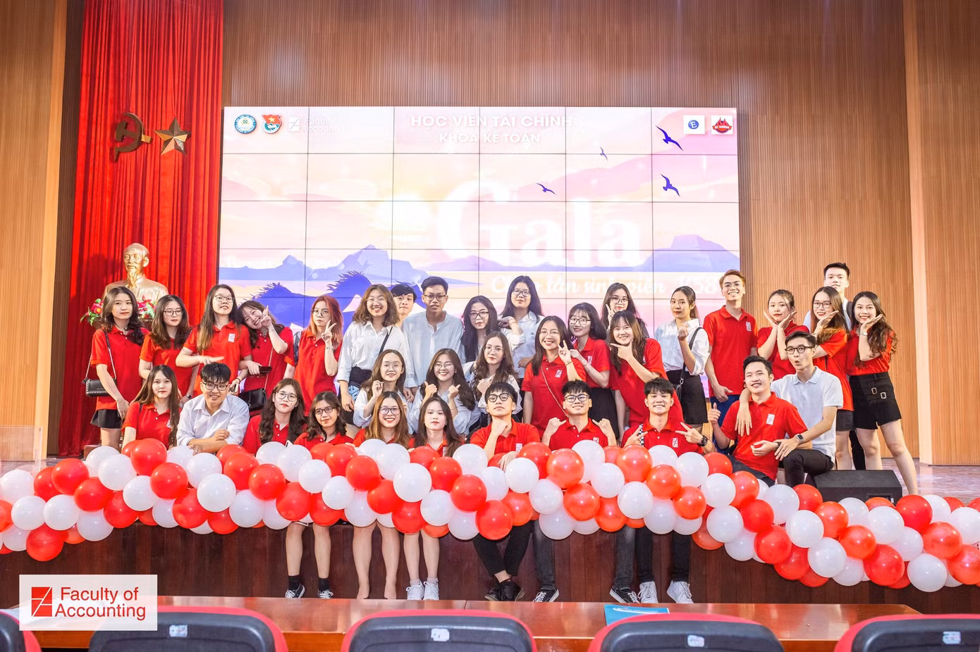 Lan Anh tích cực tham gia các CLB cùng những hoạt động Đoàn - Hội do Khoa, Học viện tổ chức.