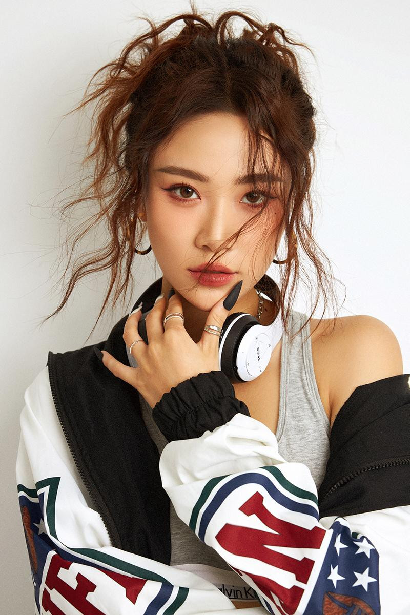 Nguyễn Thị Mai Huê (sinh năm 2002) đang là sinh viên chuyên ngành Diễn viên kịch, điện ảnh - truyền hình của trường Đại học Sân khấu - Điện ảnh Hà Nội.