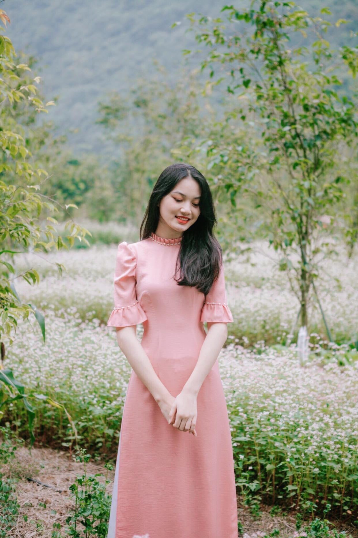 Thu Trang là sinh viên năm nhất khoa Chính trị quốc tế và Ngoại giao, Học viện Ngoại giao. Thu Trang là sinh viên năm nhất khoa Chính trị quốc tế và Ngoại giao, Học viện Ngoại giao.