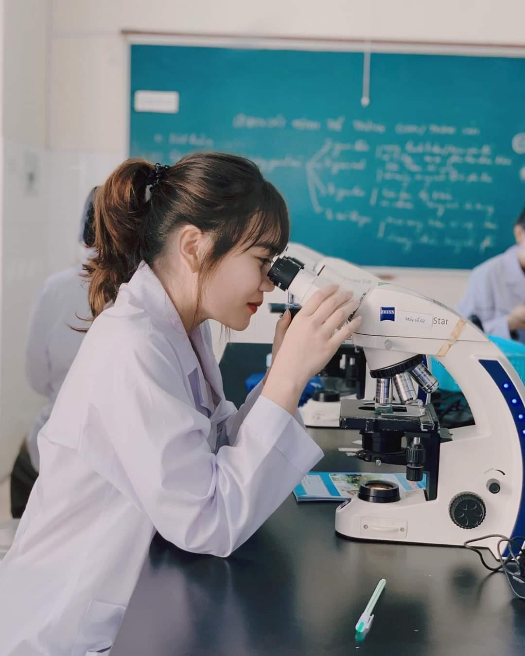 Hoài bão và niềm ước mơ của Bích Ngọc là trở thành một Dược sĩ để có thể giúp đỡ, bảo vệ sức khỏe cho tất cả mọi người.