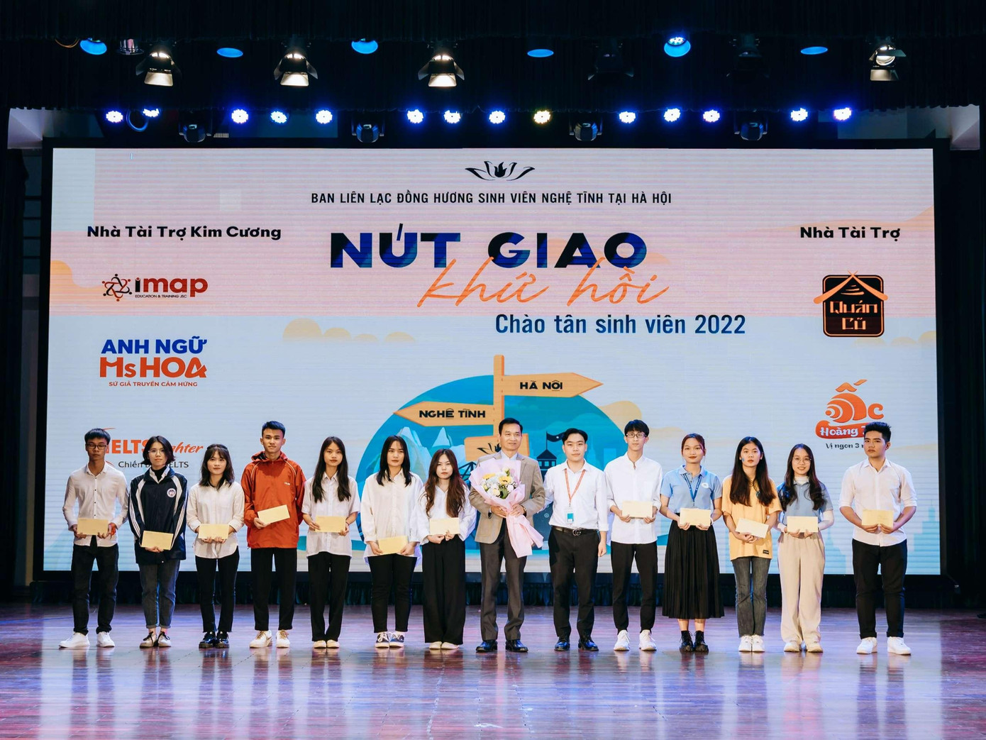 Gần 50 suất học bổng được trao cho sinh viên, tân sinh viên Nghệ Tĩnh.