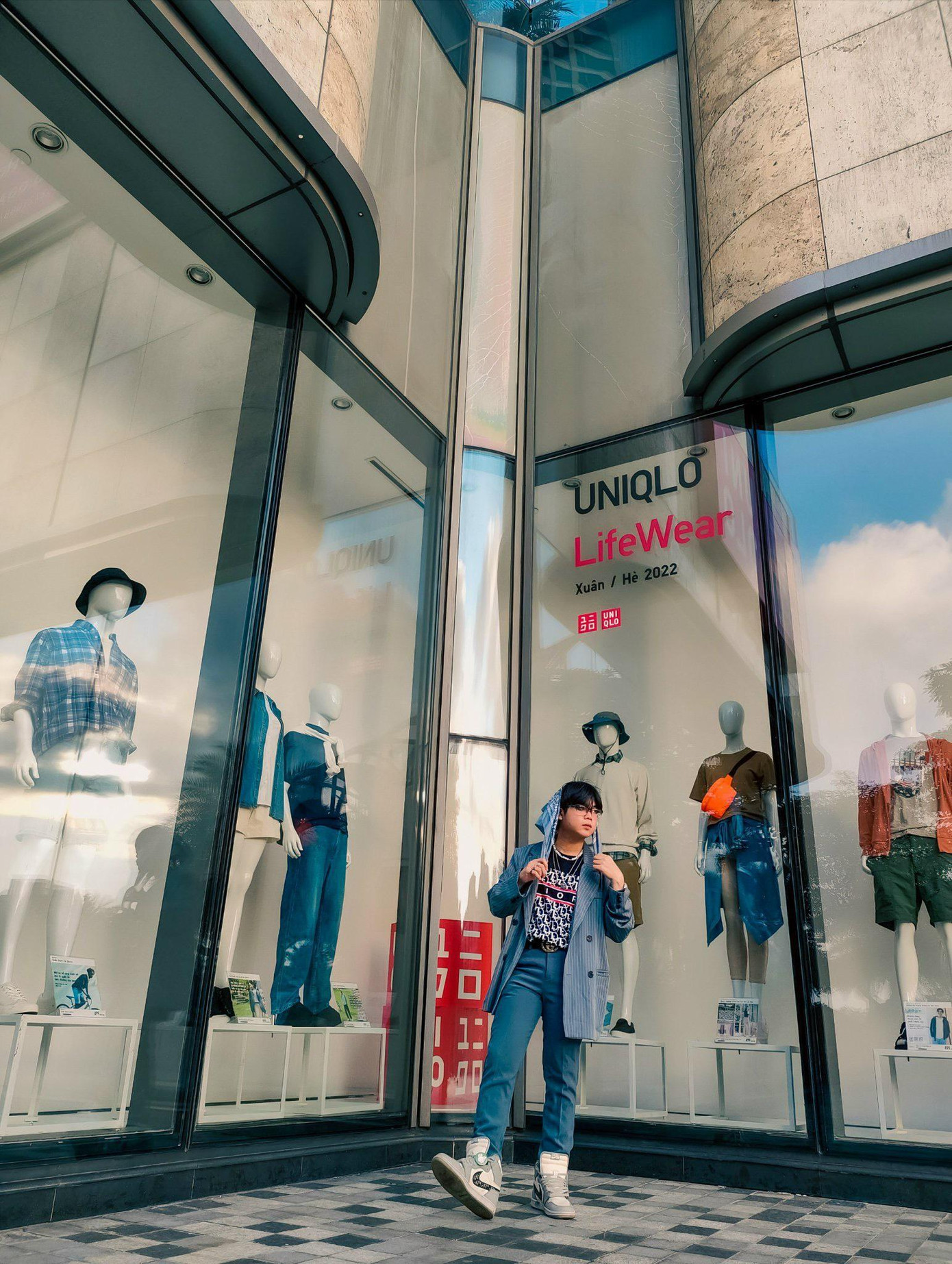 Cậu tâm niệm: “Theo đuổi đam mê thành công sẽ theo đuổi bạn”. Cậu tâm niệm: “Theo đuổi đam mê thành công sẽ theo đuổi bạn”.