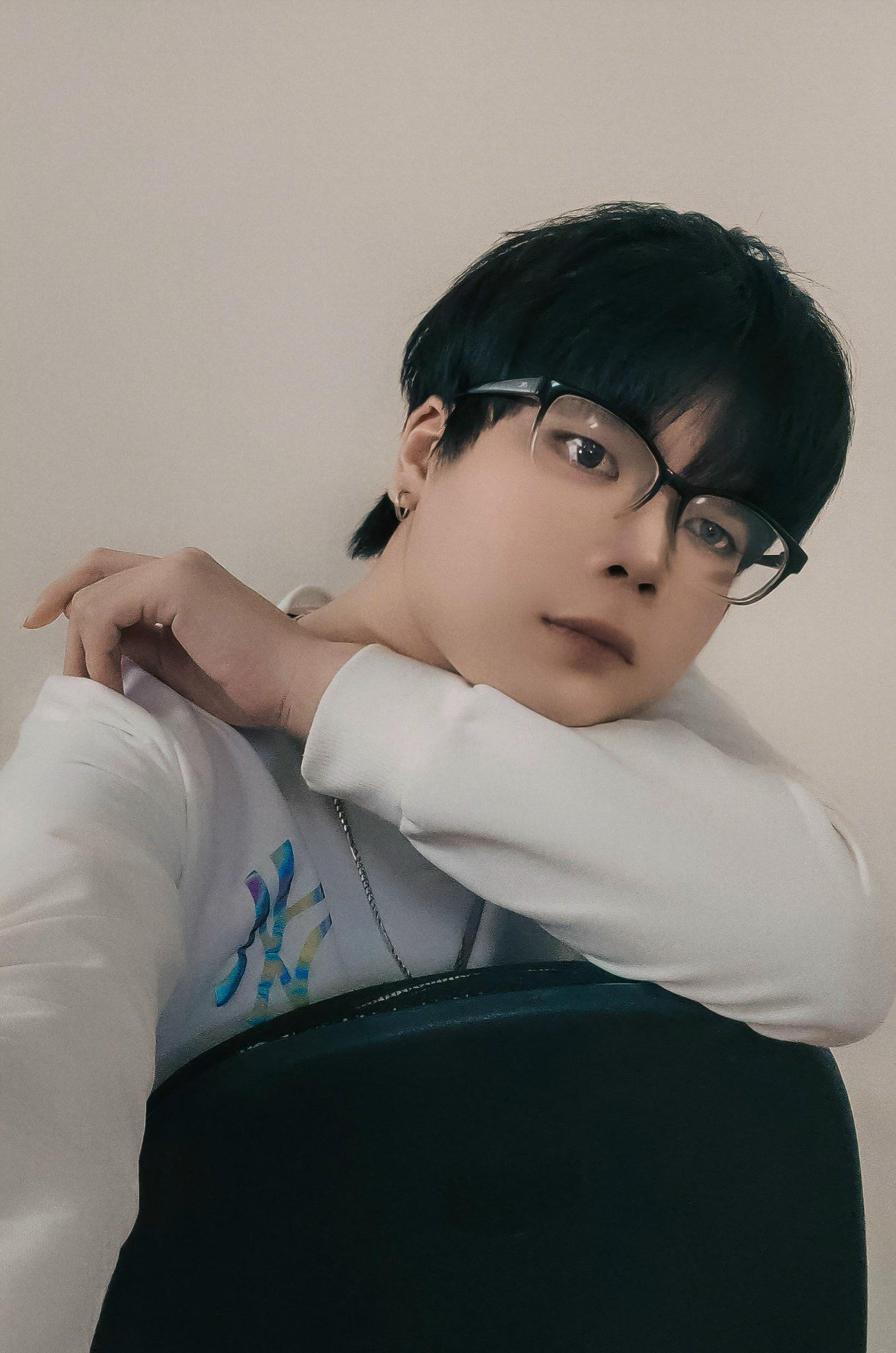 Chàng trai sở hữu khuôn mặt điển trai. Chàng trai sở hữu khuôn mặt điển trai.