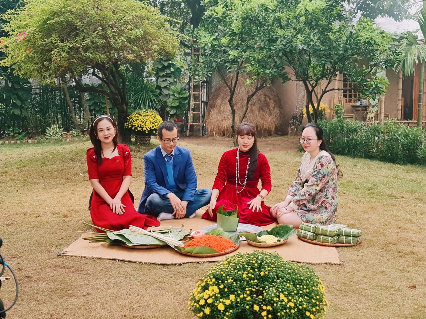 MC Tuyết Ngân trong một buổi ghi hình chào Xuân Nhâm Dần 2022.