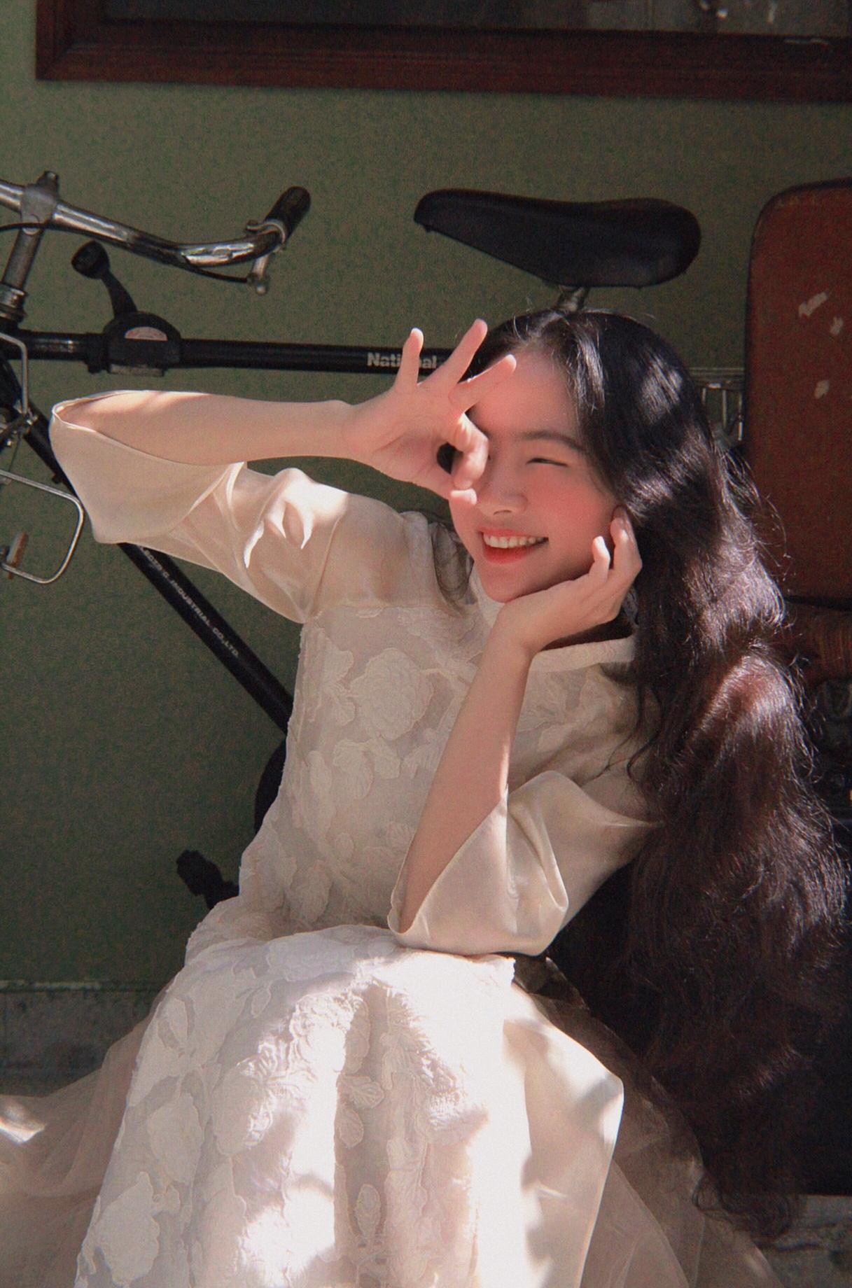 Minh Hương luôn mang một tinh thần tươi trẻ và mong muốn lan tỏa năng lượng tích cực tới mọi người.