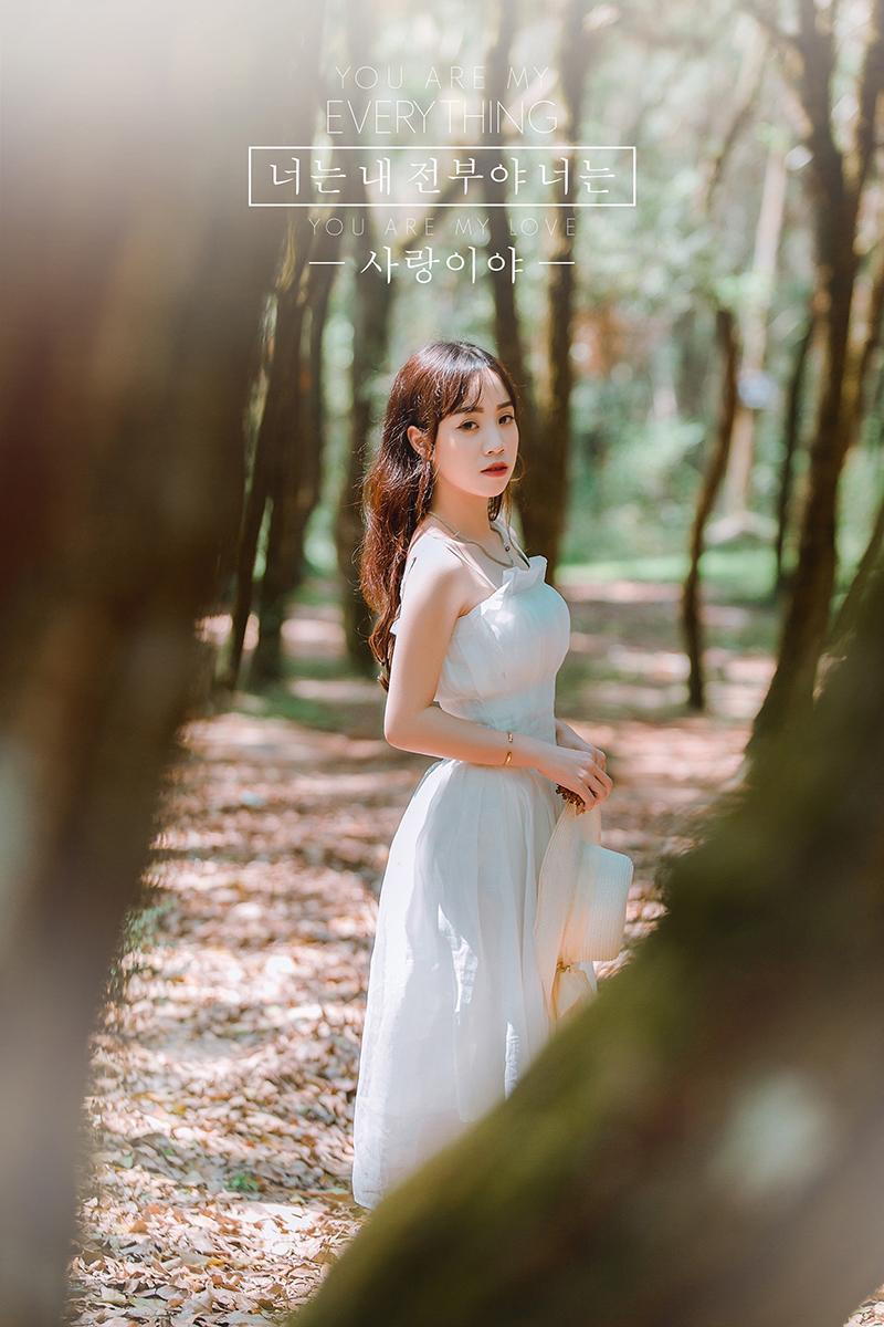 Bén duyên với nghề mẫu ảnh từ đầu năm lớp 10, Kim Liên mong muốn được thử sức ở nhiều lĩnh vực, để biết bản thân phù hợp và phát triển nhất ở lĩnh vực nào.