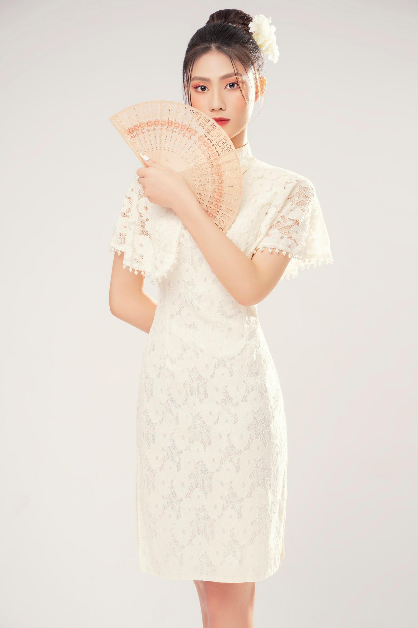 Nàng mẫu ảnh Cao Bằng chinh phục nhiều phong cách thời trang, chụp hình khác nhau.