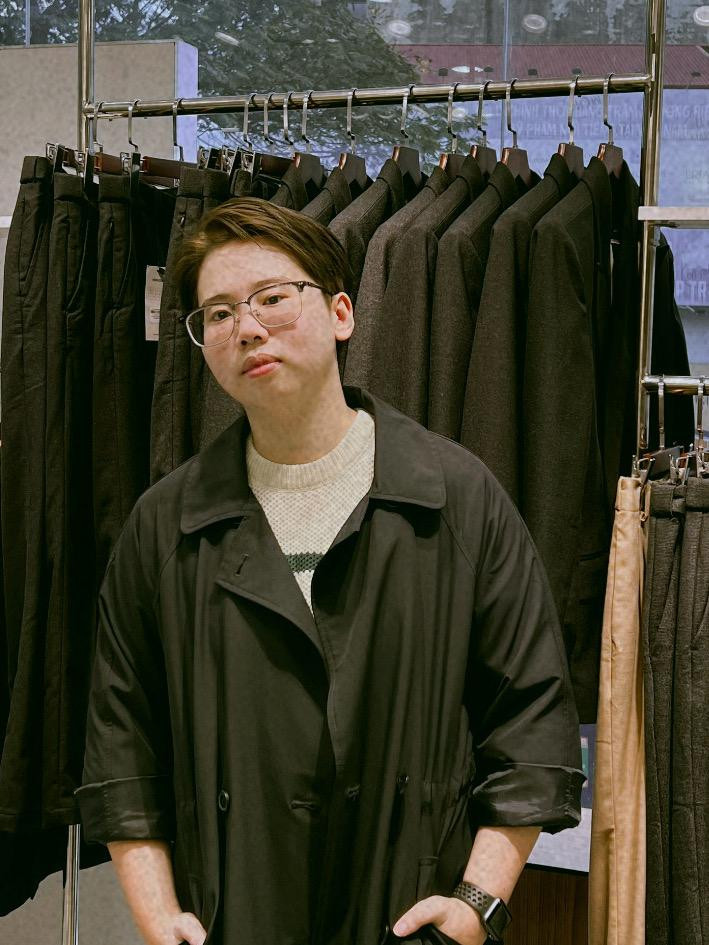 Nguyễn Ngân Giang đang học cùng lúc ba trường đại học và làm giáo viên dạy tiếng Anh bán thời gian. Nguyễn Ngân Giang đang học cùng lúc ba trường đại học và làm giáo viên dạy tiếng Anh bán thời gian.