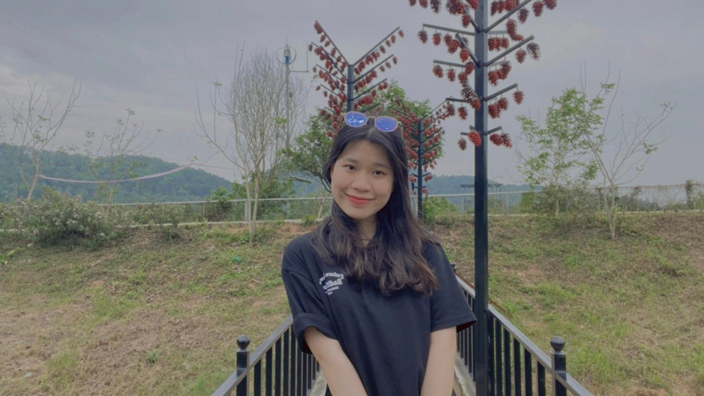 Trần Nguyên Diệu Ly là cô sinh viên năm 3 của khoa Ngân hàng, Học viện Ngân hàng. Trần Nguyên Diệu Ly là cô sinh viên năm 3 của khoa Ngân hàng, Học viện Ngân hàng.