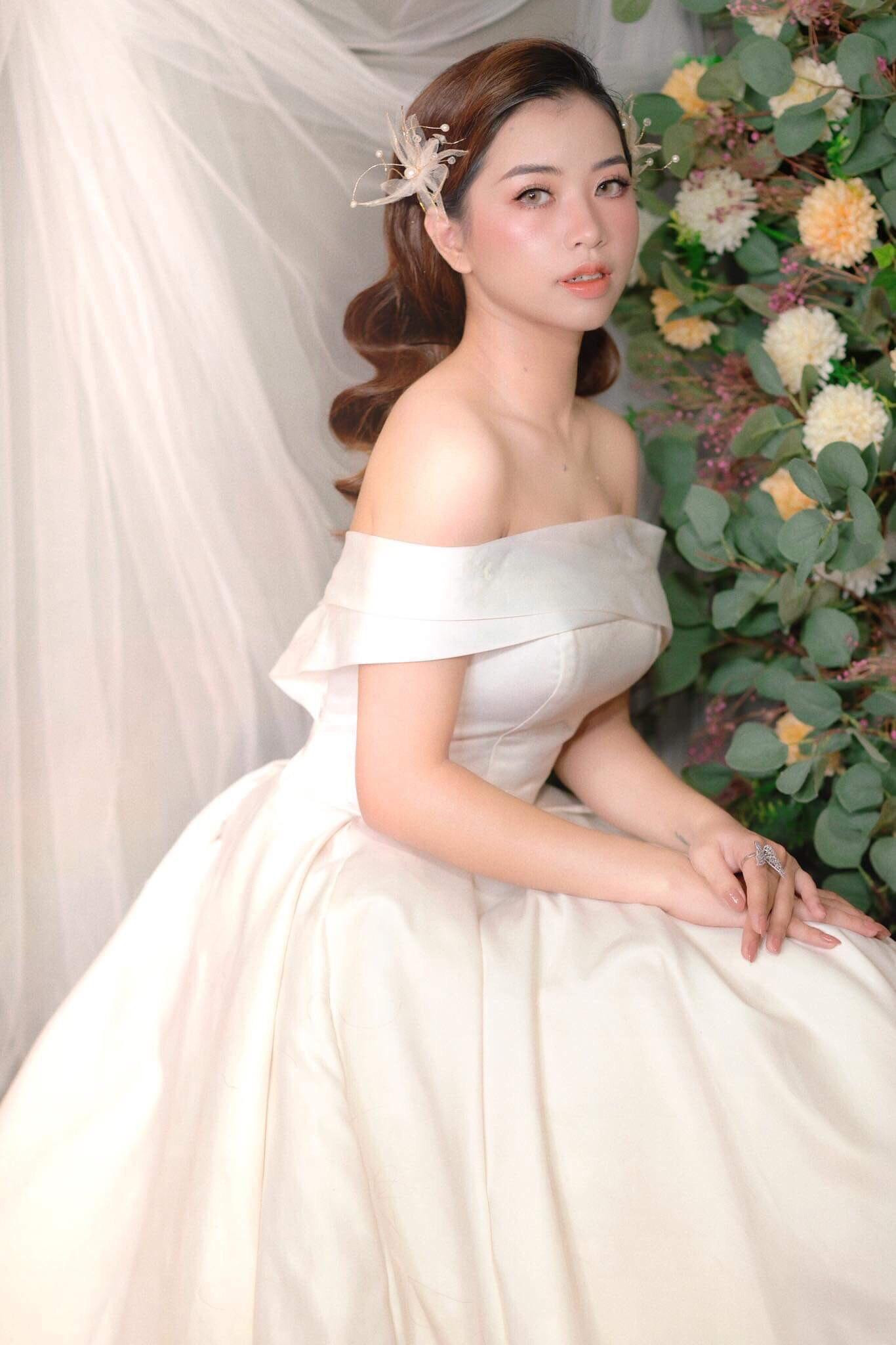 Thỉnh thoảng Như Quỳnh nhận làm mẫu ảnh như một công việc làm thêm.