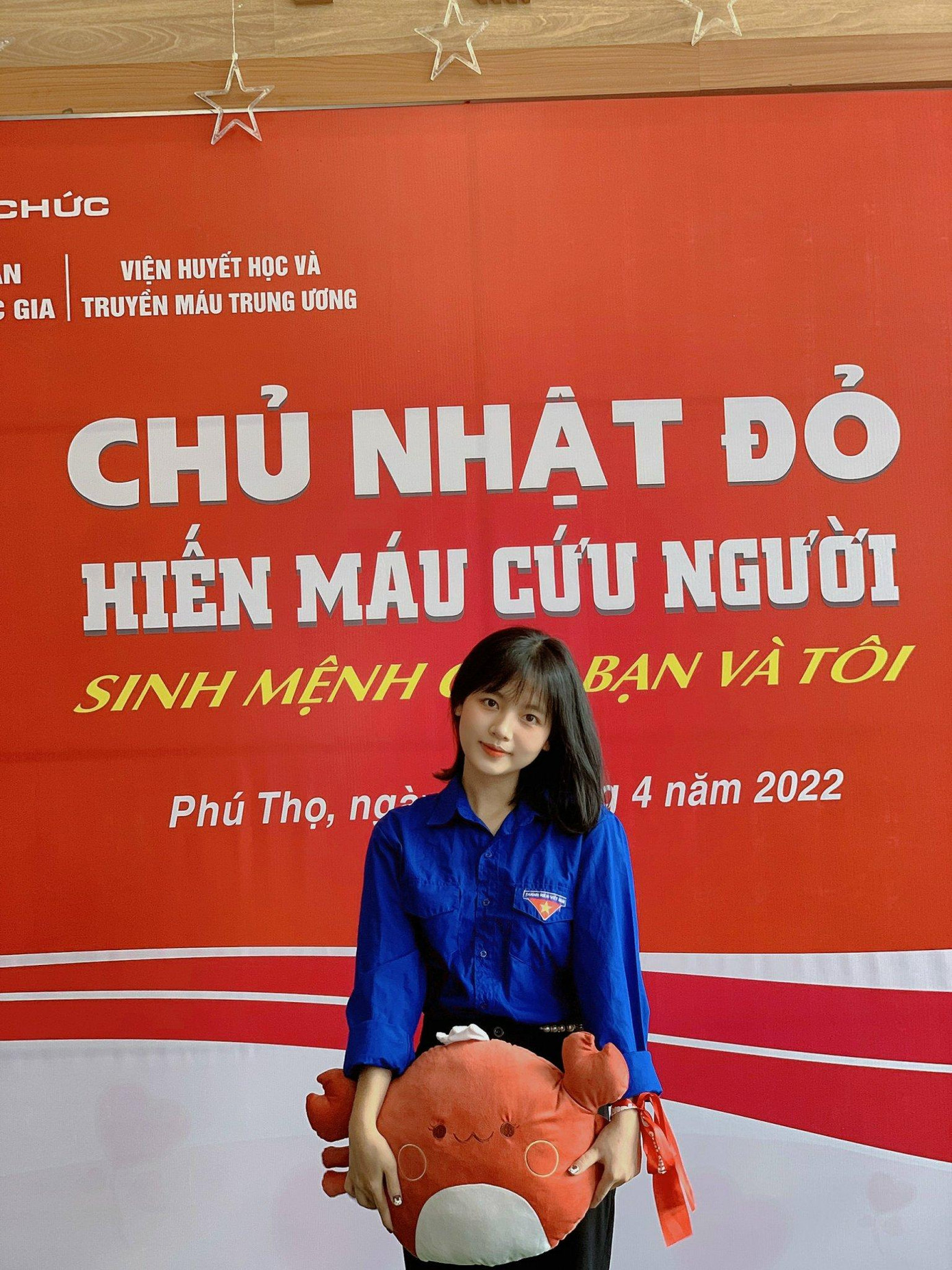 Cô nàng tích cực tham gia các hoạt động tình nguyện vì cộng đồng như: Hiến máu nhân đạo. Cô nàng tích cực tham gia các hoạt động tình nguyện vì cộng đồng như: Hiến máu nhân đạo.