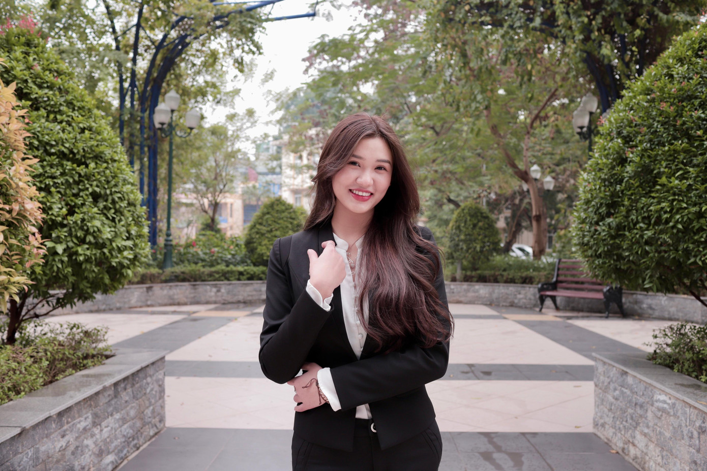 Hoàng Vân Anh với vai trò là Đại sứ truyền thông cuộc thi &quot;Hành trình Kinh doanh 2022 - Thập niên vàng kiến tạo bản lĩnh&quot;.