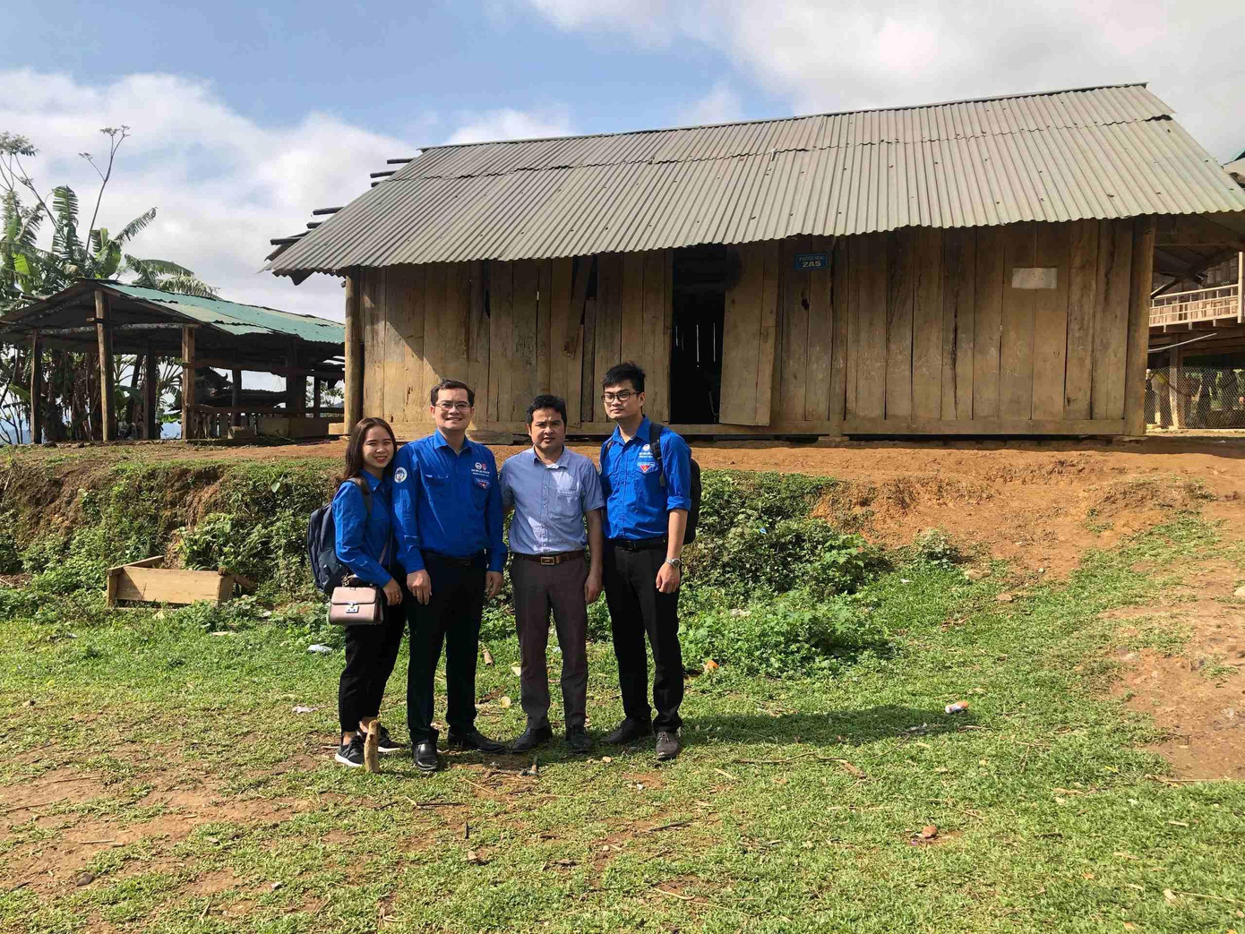 Tiền trạm Góp gạch xây trường ở Lai Châu.