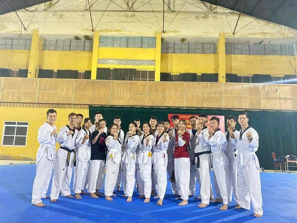 Lê Dung và các bạn trong CLB Võ Takewondo. Lê Dung và các bạn trong CLB Võ Takewondo.