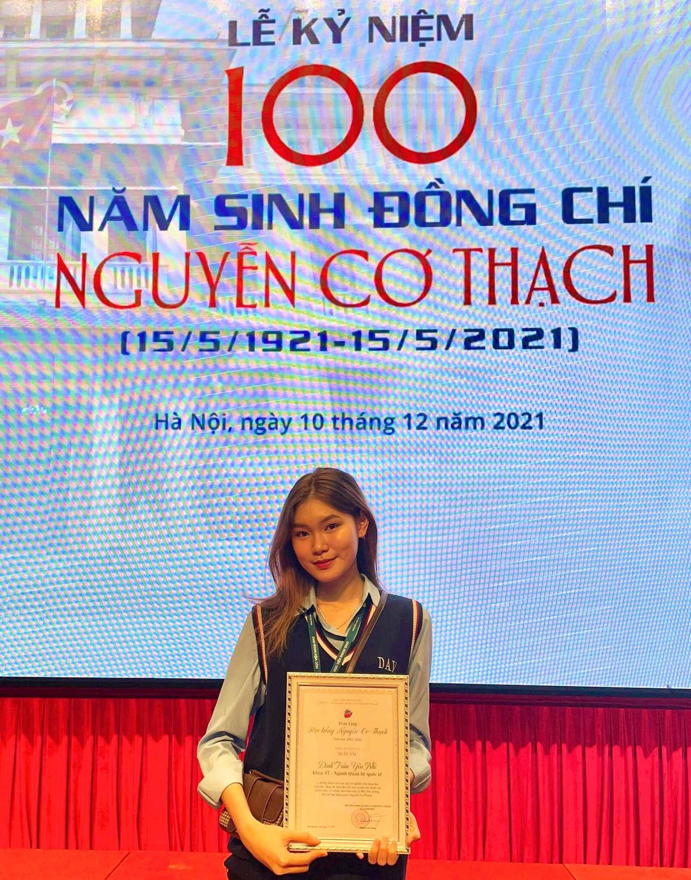 Yến Nhi vinh dự nhận Học bổng Xuất sắc trong chương trình học bổng Nguyễn Cơ Thạch. Yến Nhi vinh dự nhận Học bổng Xuất sắc trong chương trình học bổng Nguyễn Cơ Thạch.