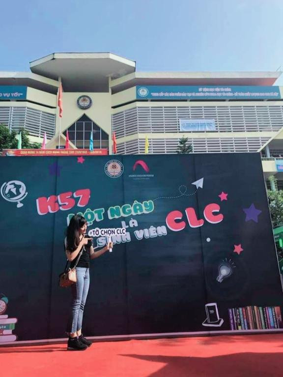 Tham gia các hoạt động tại CLB, ngoại khóa, Minh Anh đã được học hỏi rất nhiều điều để dần trở nên bản lĩnh, hoàn thiện các kỹ năng và nắm giữ được các vị trí quan trọng tại các CLB. Tham gia các hoạt động tại CLB, ngoại khóa, Minh Anh đã được học hỏi rất nhiều điều để dần trở nên bản lĩnh, hoàn thiện các kỹ năng và nắm giữ được các vị trí quan trọng tại các CLB.