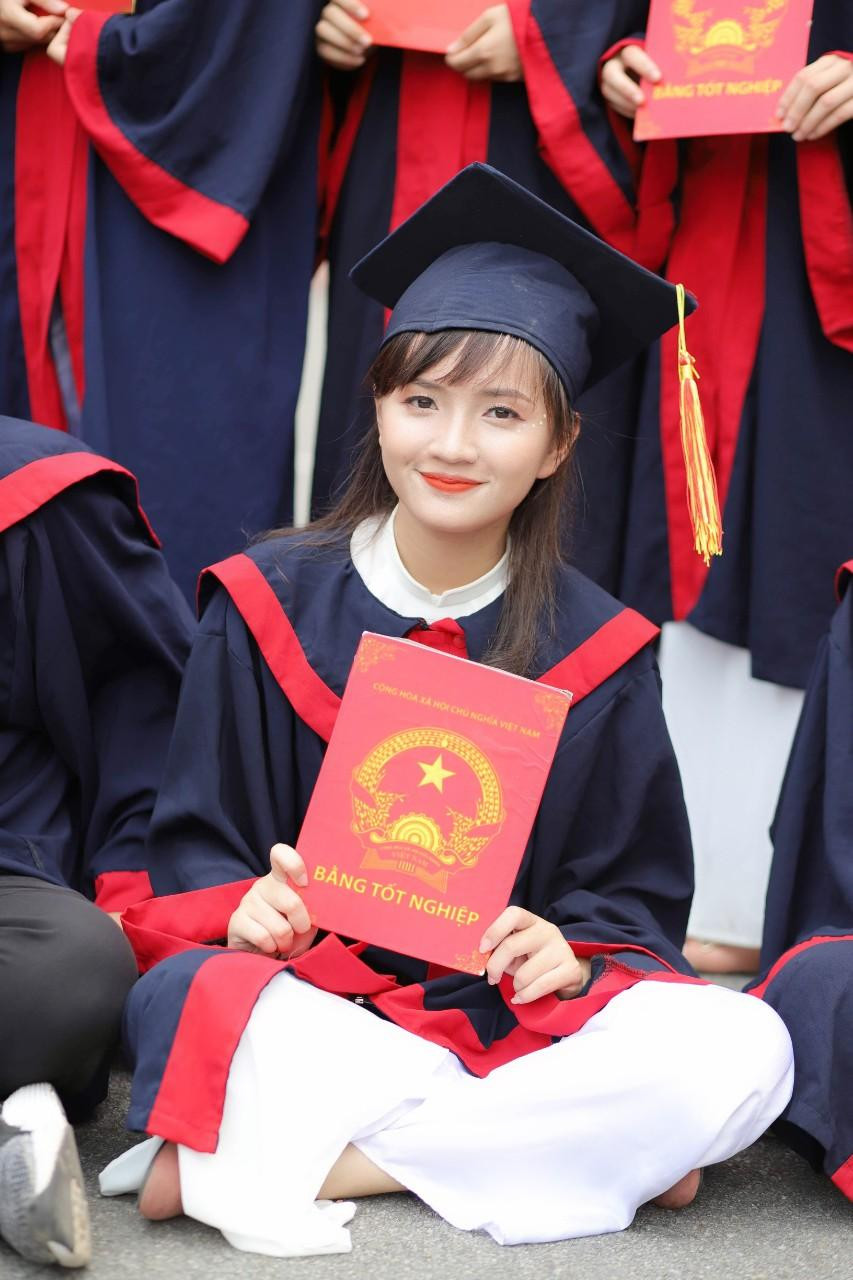 Tốt nghiệp THPT, Minh Anh quyết tâm ôn luyện và lựa chọn theo học chuyên ngành Kế toán chất lượng cao tại Học viện Tài chính. Tốt nghiệp THPT, Minh Anh quyết tâm ôn luyện và lựa chọn theo học chuyên ngành Kế toán chất lượng cao tại Học viện Tài chính.