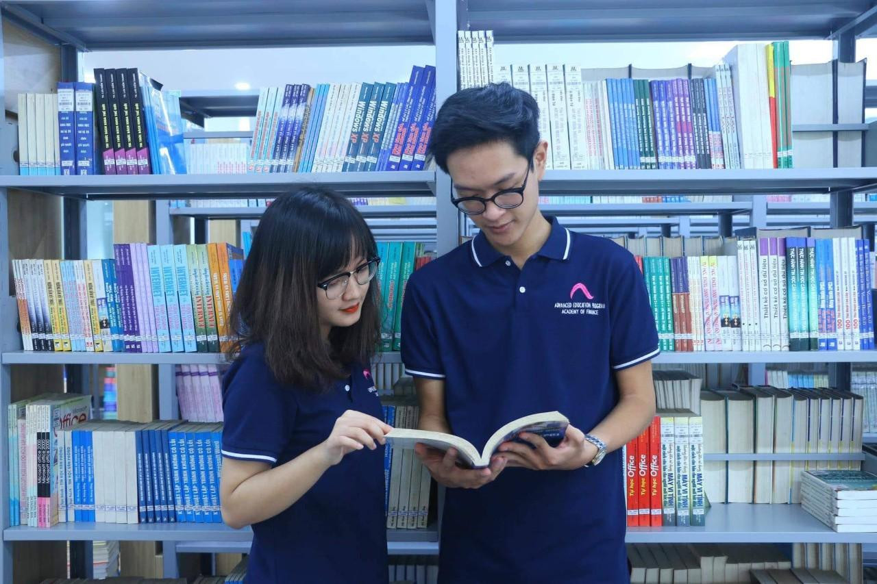 Minh Anh là sinh viên luôn chủ động trong học tập, nghiên cứu và tiếp thu kiến thức trong và ngoài mỗi giờ học. Minh Anh là sinh viên luôn chủ động trong học tập, nghiên cứu và tiếp thu kiến thức trong và ngoài mỗi giờ học.