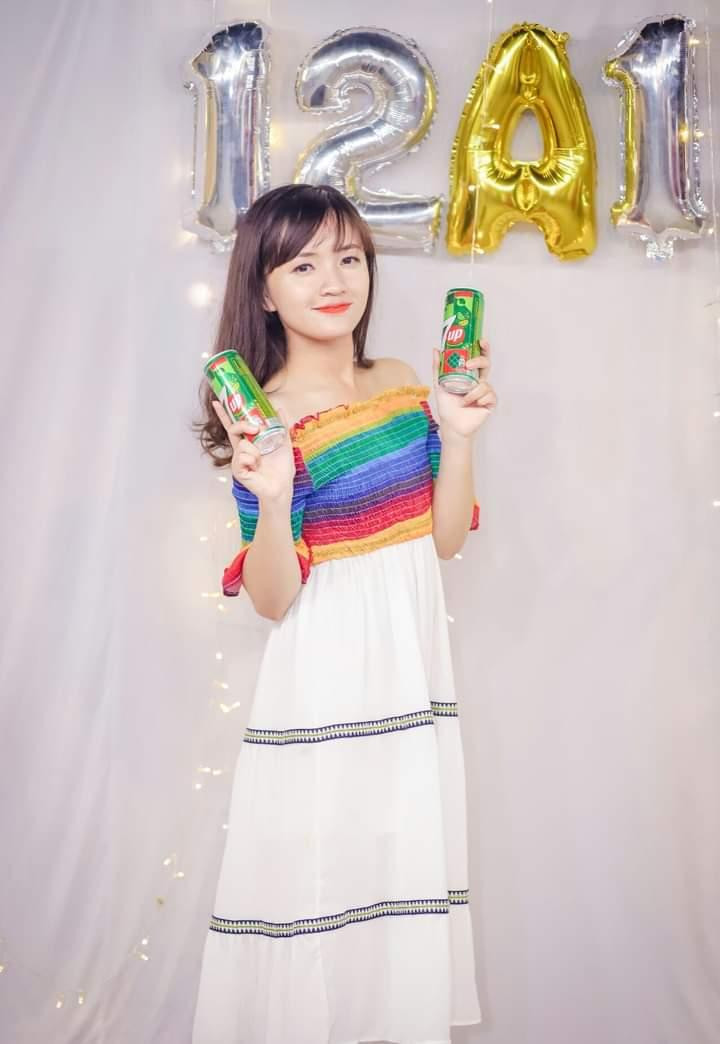 Minh Anh chia sẻ: "Niềm vui tiếp nối và hạnh phúc như vỡ òa là khi mình đỗ được vào AOF để rồi đạt được những thành tích nhất định như: giành được học bổng, nhiều kỳ liên tiếp đạt sinh viên giỏi và xuất sắc, không để chuyện tham gia ngoại khóa của mình ảnh hưởng đến việc học." Minh Anh chia sẻ: "Niềm vui tiếp nối và hạnh phúc như vỡ òa là khi mình đỗ được vào AOF để rồi đạt được những thành tích nhất định như: giành được học bổng, nhiều kỳ liên tiếp đạt sinh viên giỏi và xuất sắc, không để chuyện tham gia ngoại khóa của mình ảnh hưởng đến việc học."