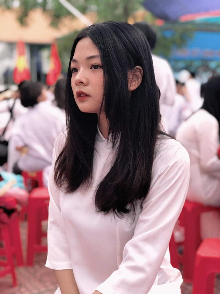 Ngọc Anh coi những thành tích của bạn khác trở thành áp lực để cố gắng hơn nữa. Ngọc Anh coi những thành tích của bạn khác trở thành áp lực để cố gắng hơn nữa.