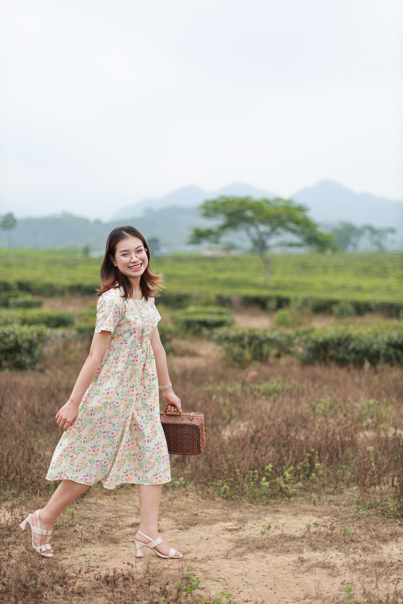 Nguyễn Khánh Linh - sinh viên năm 4 ngành Sư phạm Tiếng Anh. Nguyễn Khánh Linh - sinh viên năm 4 ngành Sư phạm Tiếng Anh.