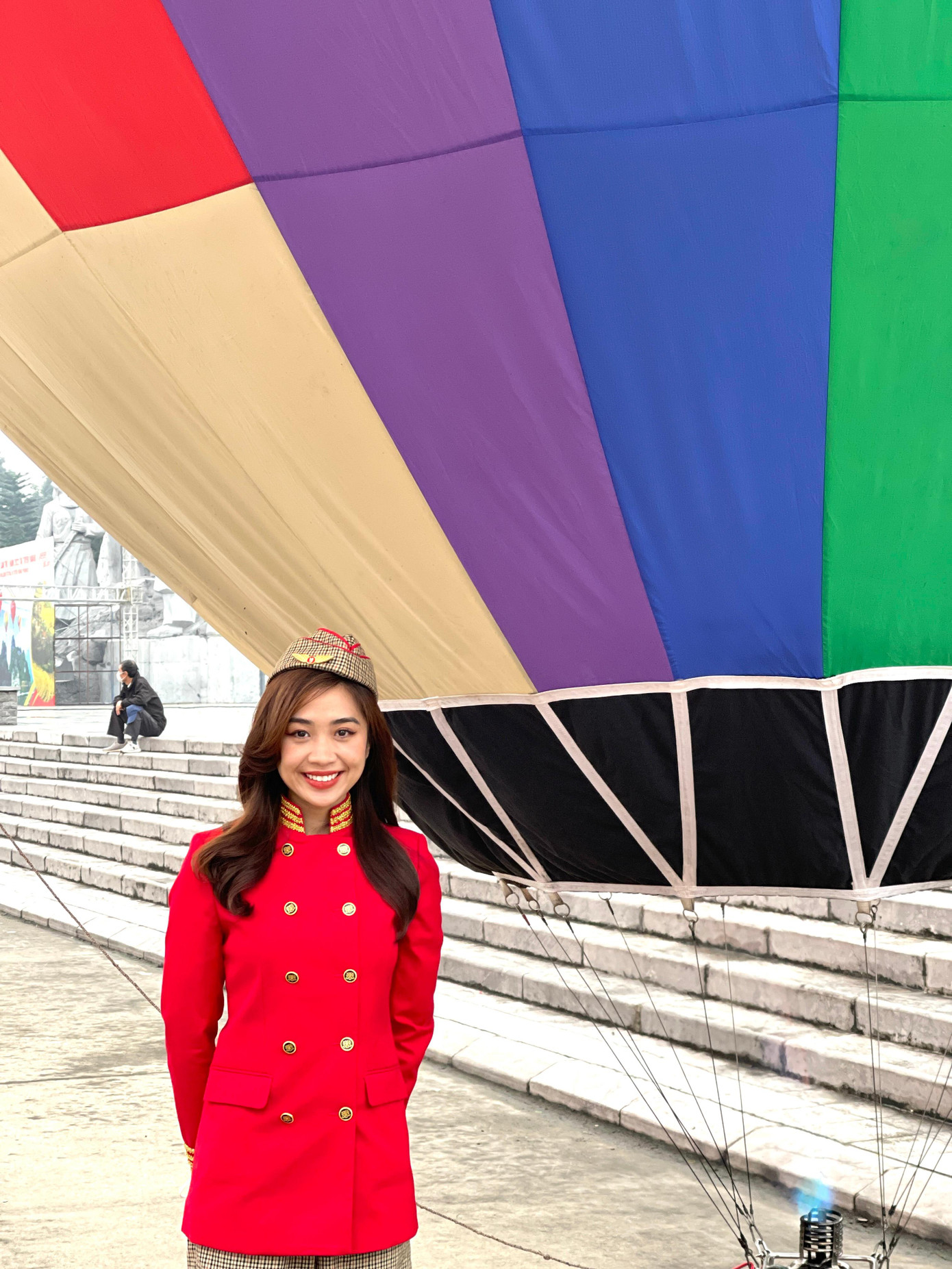 Lê Thu Trang trong trang phục tiếp viên hàng không Vietjet mùa đông. Lê Thu Trang trong trang phục tiếp viên hàng không Vietjet mùa đông.