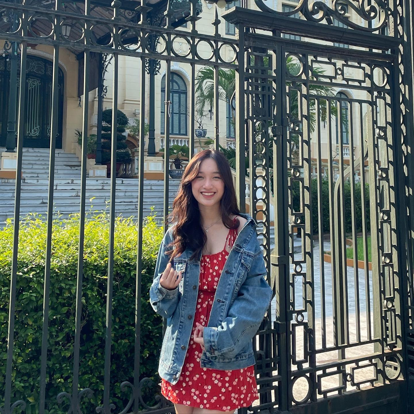 Nữ sinh không chỉ gây ấn tượng với ngoại hình xinh xắn mà còn bởi khả năng lan toả sự tích cực đến với các bạn trẻ.