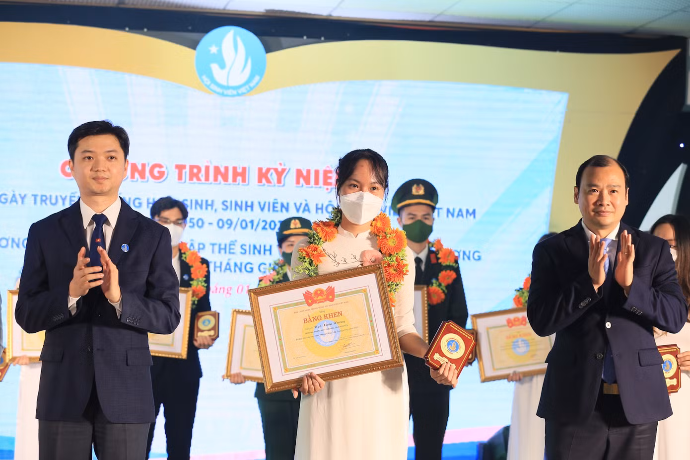 Xuân Hương vinh dự nhận Giải thưởng Sao Tháng Giêng cấp Trung ương.